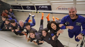 La estudiante extremeña Emma Reig experimenta la microgravedad junto a la ministra Morant y astronautas de la ESA