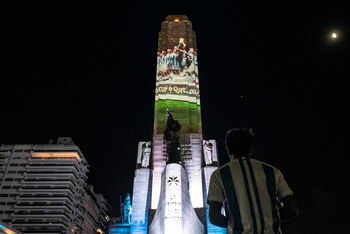 El espectáculo incluyó imágenes de