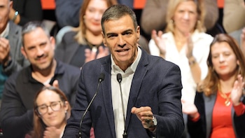 Sánchez felicita a Guardiola por