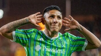 Raúl Ruidíaz sigue anotando goles