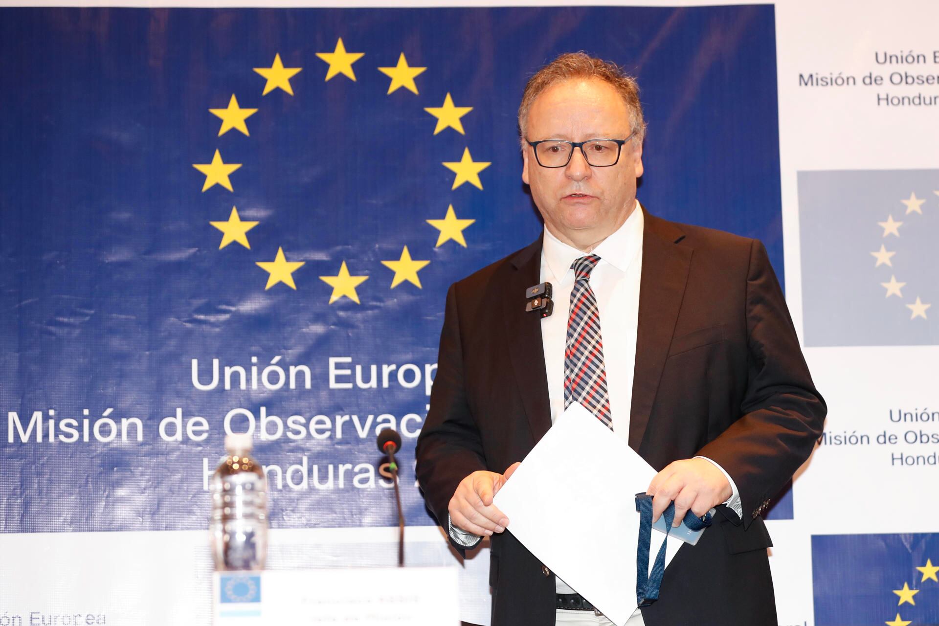 El jefe de la Misión de Observación Electoral de la Unión Europea (MOE-UE), Francisco Assis, participa en una rueda de prensa este martes (EFE/ Gustavo Amador)