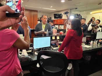 La petición fue entregada a la Mesa Directiva del Senado y deberá ser revisada por las instancias correspondientes.