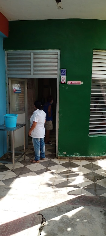 Una madre cubana denunció que su hija no recibió atención odontológica por falta de algodón en el policlínico Hermanos Martínez Tamayo de Baracoa, en Guantánamo. (Foto cortesía Policlínico Universitario)