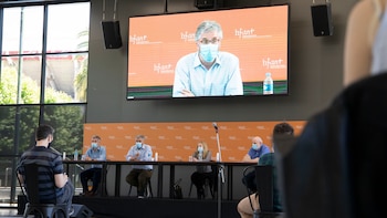 Los doctores Fernando Polack, Diego