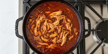 Su origen se remonta a la influencia italiana, fusionando tomate, cebolla y morrón con ingredientes locales (Imagen Ilustrativa Infobae)