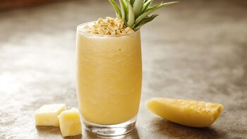 Un vaso lleno de licuado