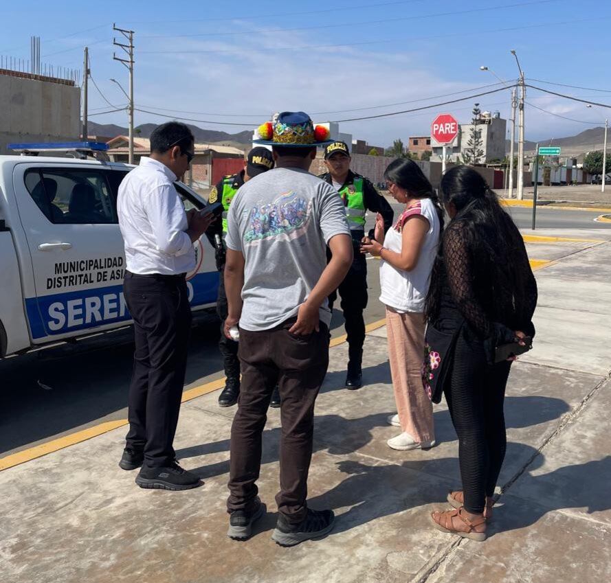 Congresista Ruth Luque en una visita inopinada por la Marcha de Sacrificio convocada por los familiares de las víctimas de la represión del gobierno de Dina Boluarte. Foto: Ruth Luque / X