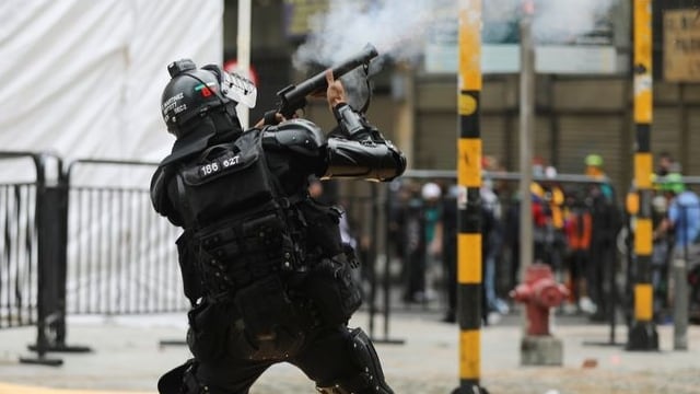 Los cuestionamientos no implican que cada integrante del Esmad haya cometido irregularidades. Se refieren a denuncias, investigaciones y observaciones sobre actuaciones concretas en operativos de control de manifestaciones - crédito Luisa González/Reuters