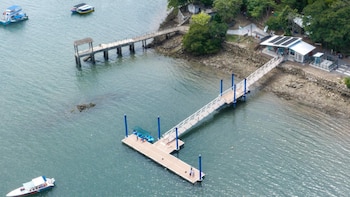 Costa Rica inaugura moderno embarcadero en una histórica isla que funcionó como prisión durante más de un siglo