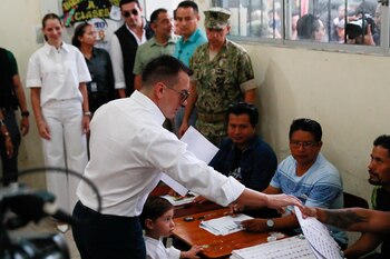 El presidente Daniel Noboa votó