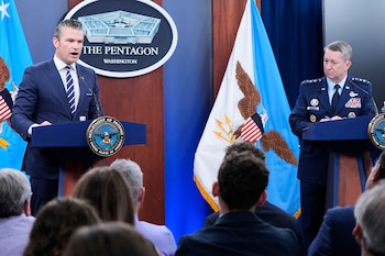 El secretario de Defensa, Pete