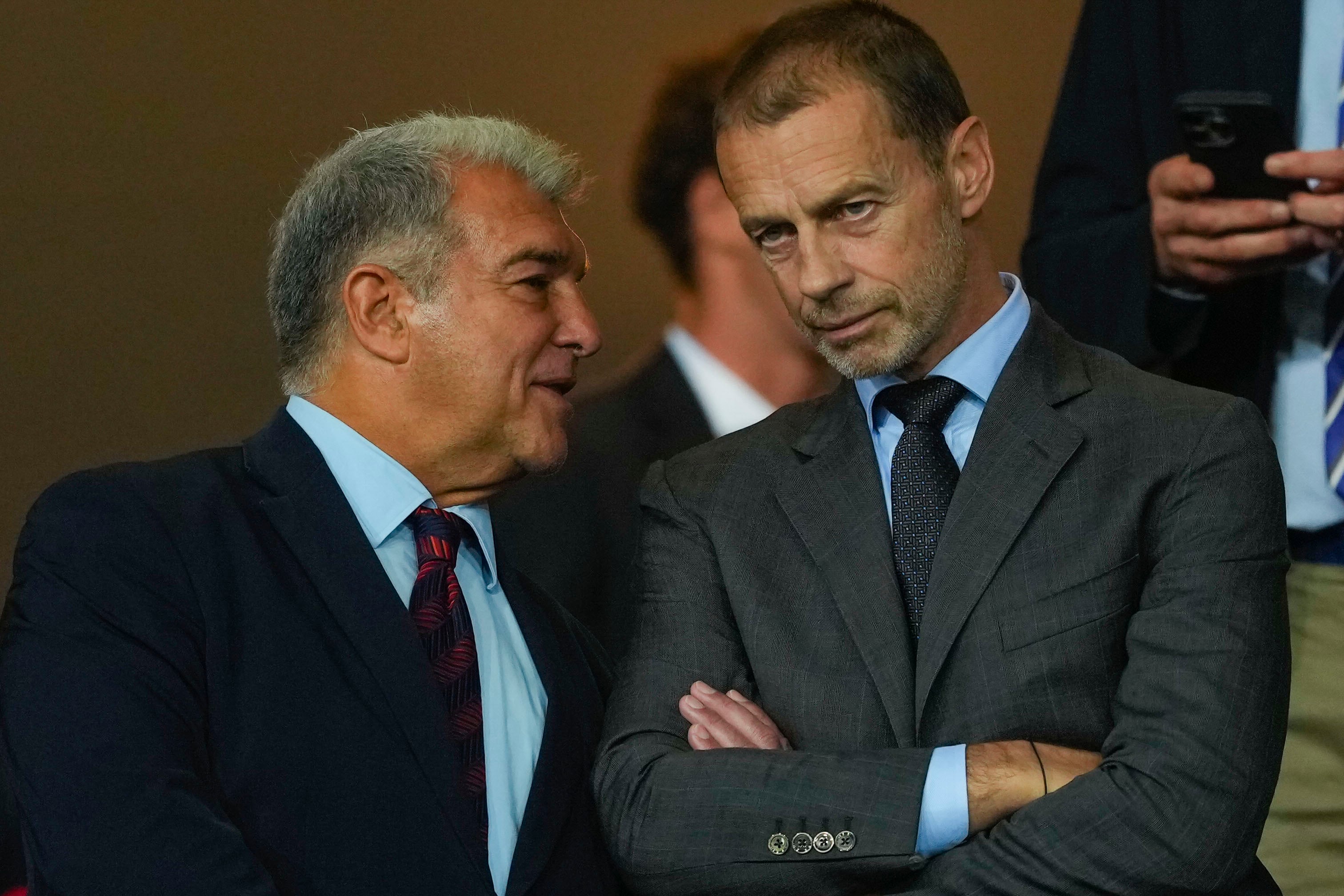 Joan Laporta y el presidente de la UEFA, Aleksander Ceferin. (EFE/Alejandro García)