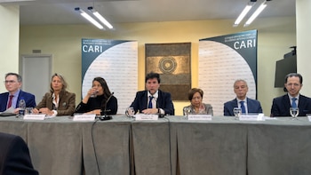Francisco de Santibañes fue reelegido presidente del CARI