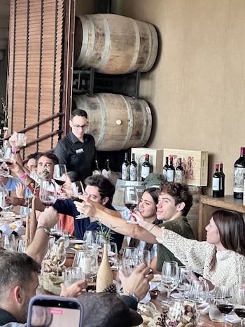 Franco Colapinto compartió un almuerzo con su equipo y Maia Reficco