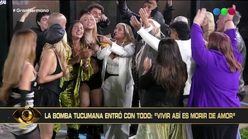 La cantante tucumana ingresó cantando cumbia y sorprendió a los participantes al llevar empanadas caseras (Gran Hermano Generación Dorada, Telefe)