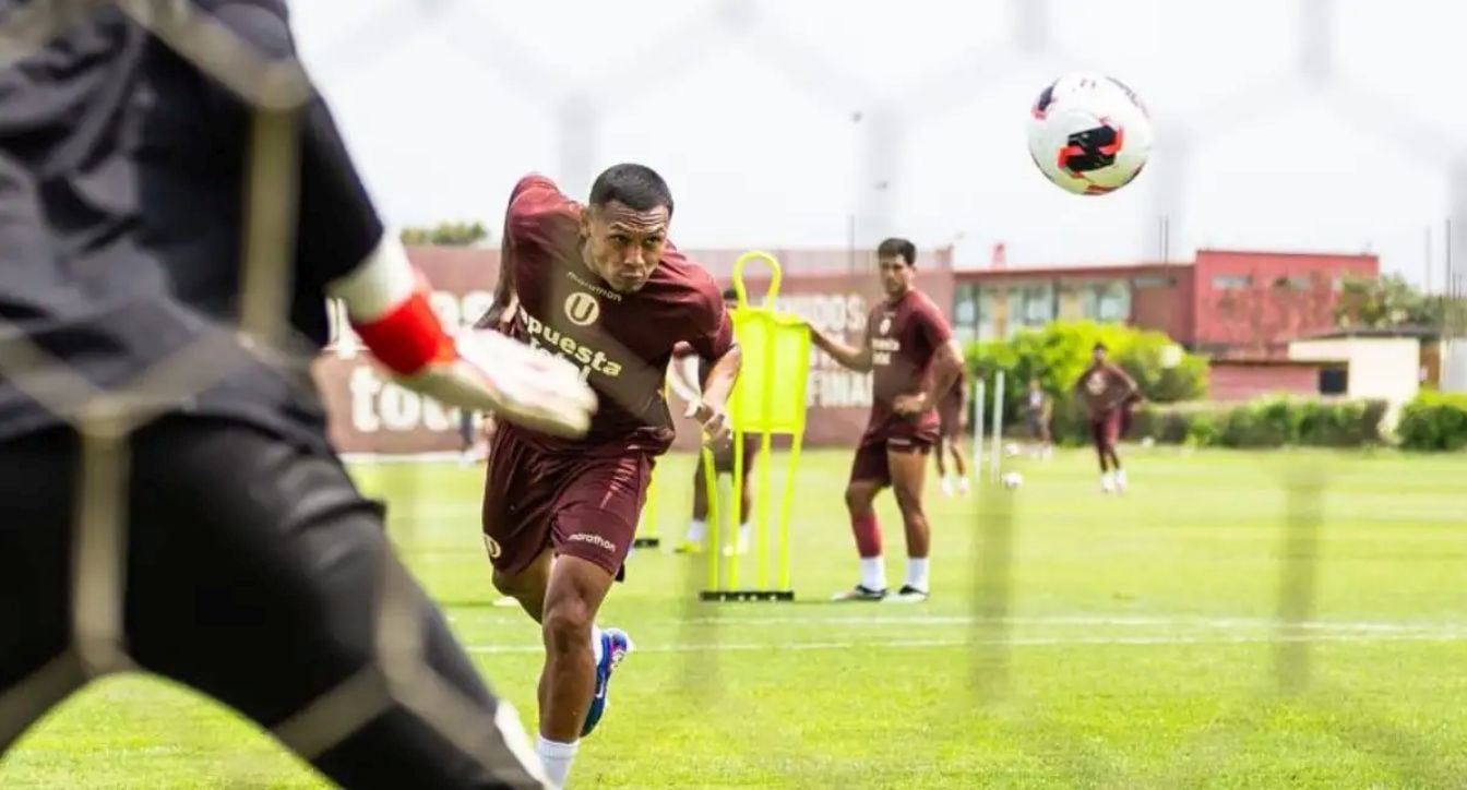 Con apenas dos partidos en Libertadores y seis en el Apertura, Bryan Reyna quedó lejos del protagonismo esperado tras su llegada a Universitario para la temporada 2026. (Universitario de Deportes)