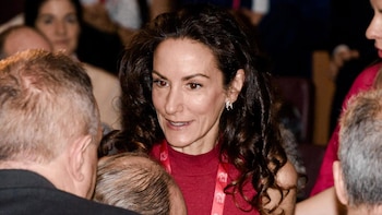 El Rey Felipe VI coincide con su cuñada Telma Ortiz en un acto en Madrid
