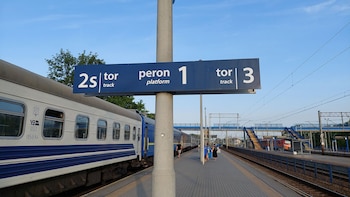 Plataforma, en polaco, se dice