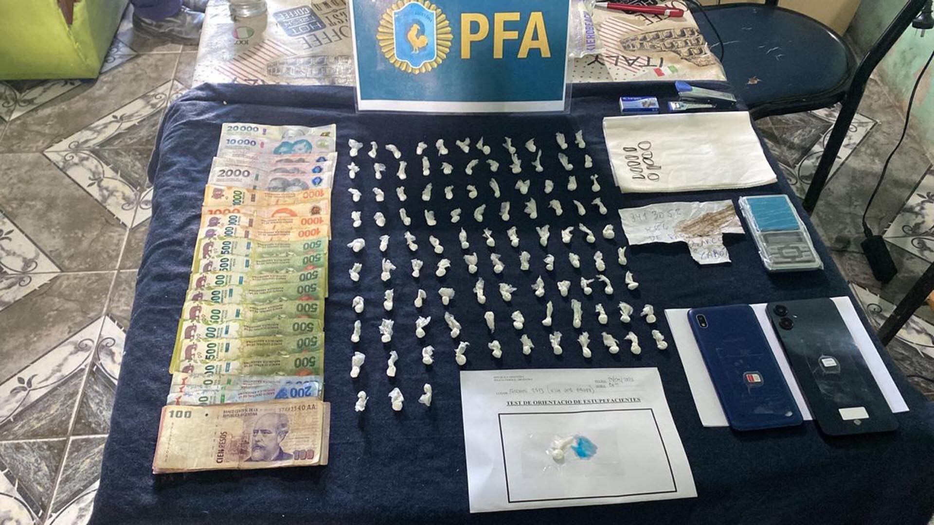 Secuestraron dinero y dosis de droga durante los operativos