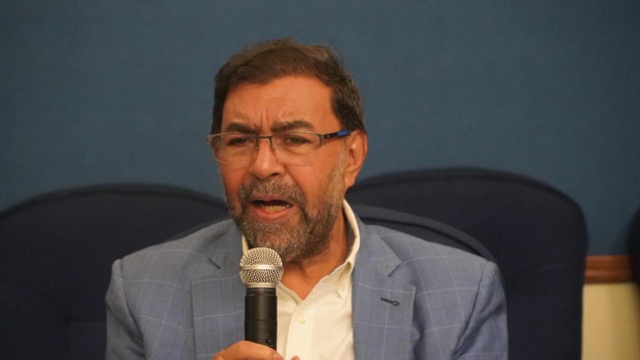 Director ejecutivo del INDRHI, Olmedo Caba Romano. Las autoridades mantendrán fuera de operación varias hidroeléctricas, limitarán cultivos de alta demanda hídrica en Sabaneta y reforzarán la coordinación con productores, Agricultura e Indrhi para distribuir el agua.