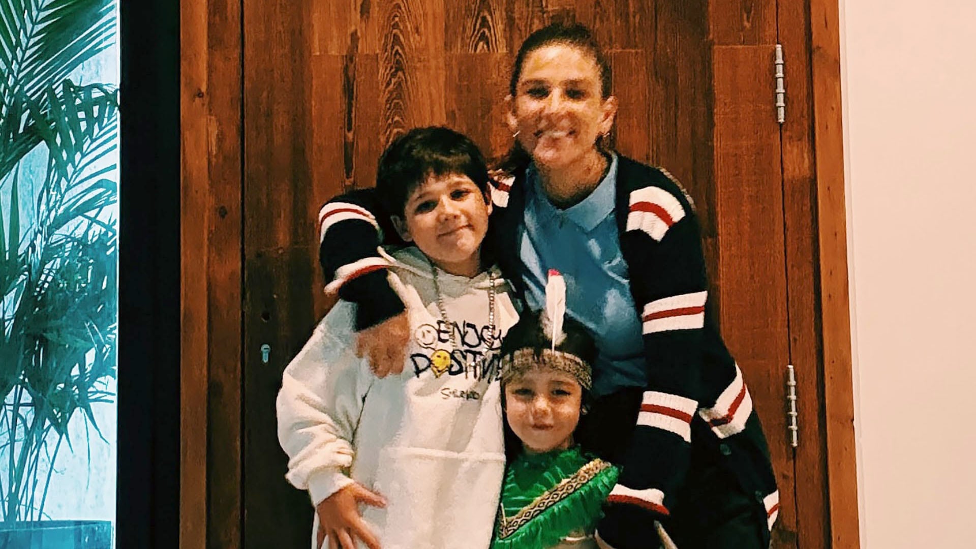 Juana Repetto mostró su embarazo de siete meses junto a sus hijos en una serie de fotos familiares íntimas