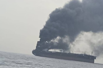 La Guardia Revolucionaria de Irán atacó buques vinculados a Estados Unidos en represalia por la destrucción de tres petroleros en el estrecho de Ormuz