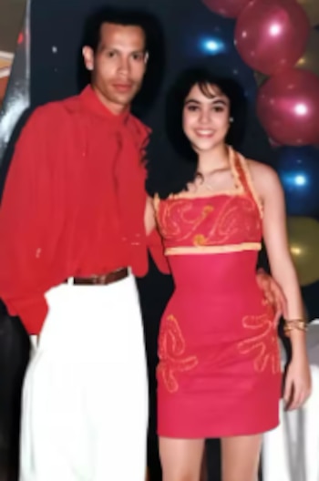 Otro de los asistentes fue uno de sus bailarines, quien luego fue actor. Se trató de Cesar Navarro, quien actualmente también reside en Estados Unidos. En Colombia lo vimos en series como ‘Sin límites’ y ‘Así es la vida’ - crédito shakira_oficial_col/Instagram