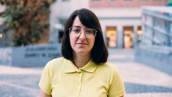 Cristina Armunia aborda el amor LGTBI y el desarraigo en el mundo rural en su nueva novela: “En los pueblos hay un grito de gente que quiere quedarse, pero no puede”