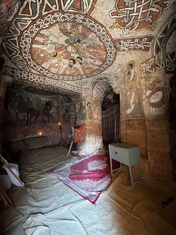 Interior de la iglesia de Abuna Yemata Guh, en Etiopía
