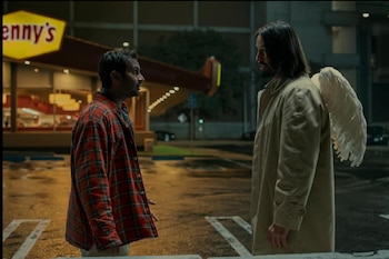 Aziz Ansari y Keanu Reeves en 'Movida celestial'