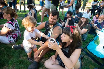 Familias, ancianos y jóvenes recibieron