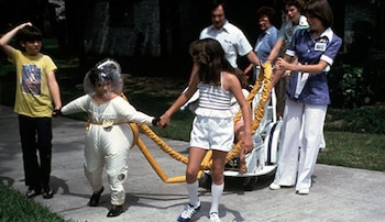 Uno de los pocos paseos que pudo dar David con un traje diseñado por la NASA
