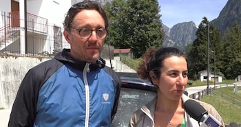 Davide Cesaroni y Chiara Pesaresi en una entrevista con la RAI. (Captura de pantalla)