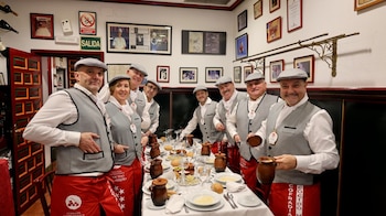 Algunos de los miembros de la Cofradía del Cocido Madrileño (Cedida)