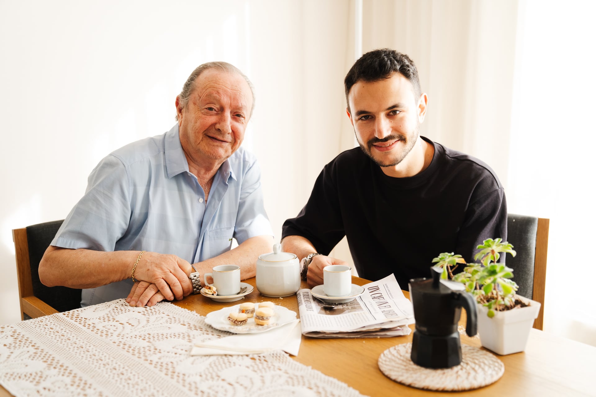 Martín Dlugonoga y su abuelo Salomón, conocido en las redes como Coqui