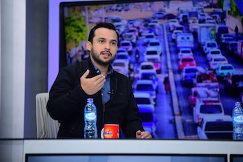El uso del teléfono celular al conducir figura como la principal causa de siniestros viales y muertes, indica el Viceministerio de Transporte de El Salvador. (Foto cortesía Diálogo 21)