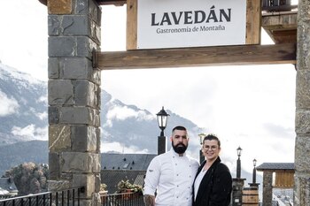 Sergio, tras los fogones, y