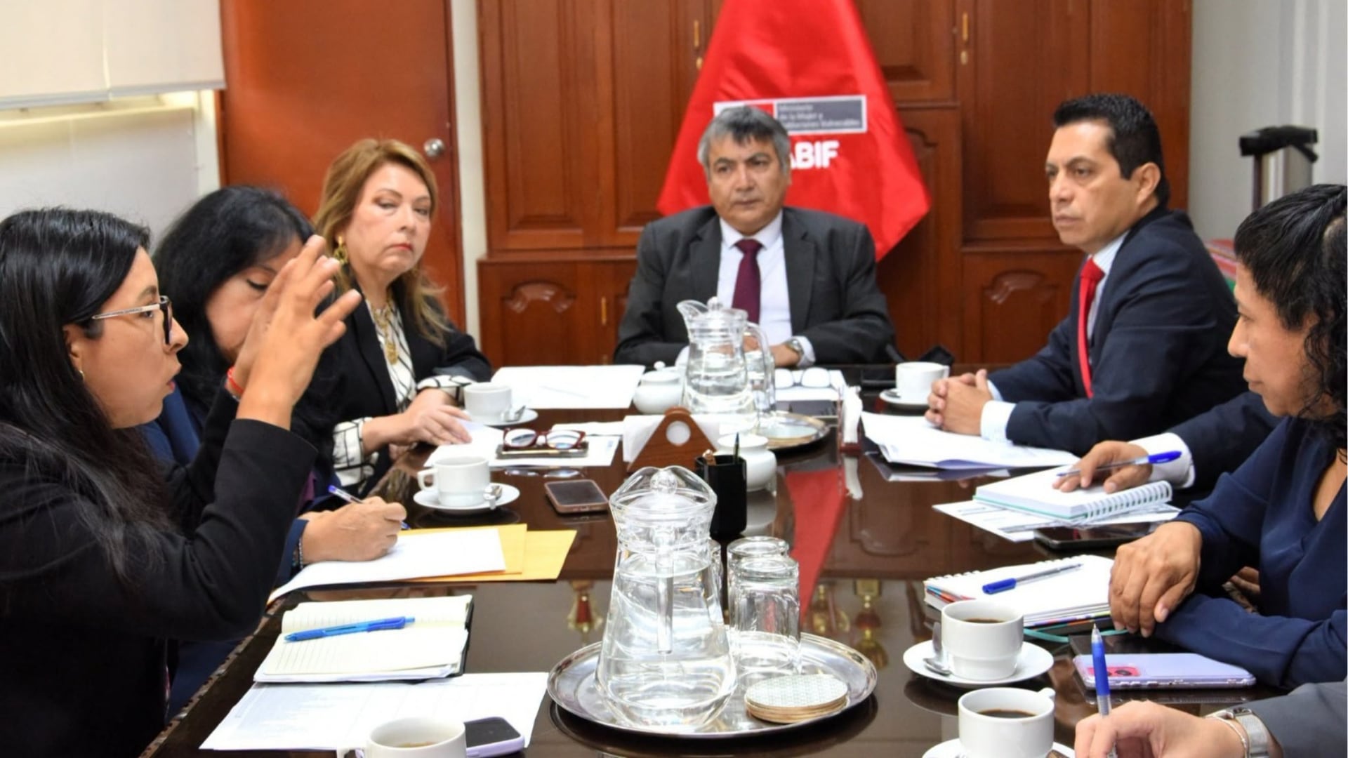 Representantes del Inabif y el Conadis evalúan en una mesa de trabajo la viabilidad de un nuevo centro especializado para personas con discapacidad en la región Arequipa. (INABIF)
