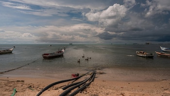 Barcos petroleros en el horizonte,