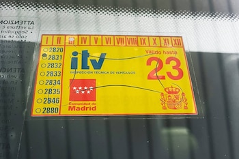 Una pegatina de la ITV