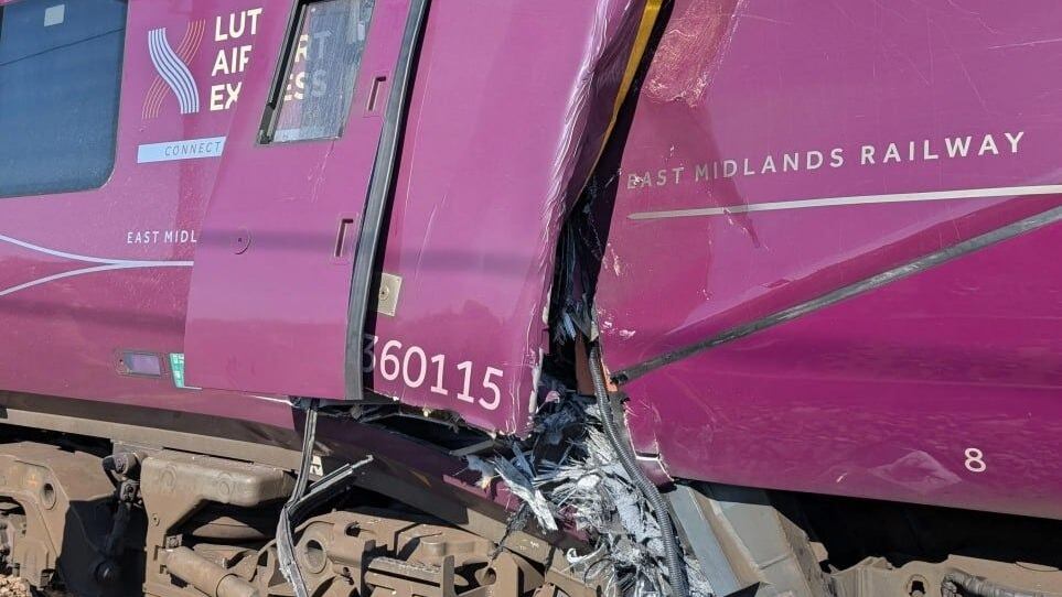 Choque de trenes cerca de Londres deja un muerto y 89 heridos