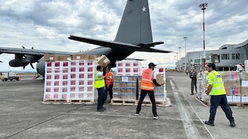 La Dian informó cuántas toneladas de ayuda internacional recibió Colombia hasta ahora para los afectados por el terremoto del 10 de agosto
