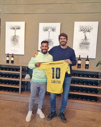 Carlos Tevez visitó una bodega