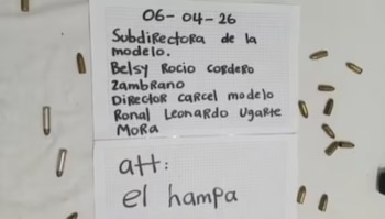 Los nombres de Belsy Rocío Cordero Zambrano y Ronald Leonardo Ugarte Mora figuran junto a munición y armas en un mensaje intimidatorio - crédito Captura La Opinión