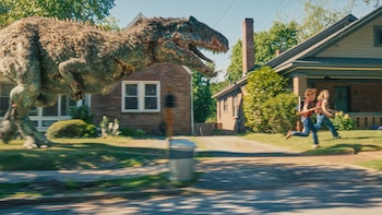 Crítica de ‘El final de Oak Street’: un homenaje a ‘Parque Jurásico’ que se salta todas las reglas a base de riesgo y originalidad kamikaze