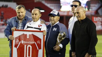 Maradona en el recibimiento con