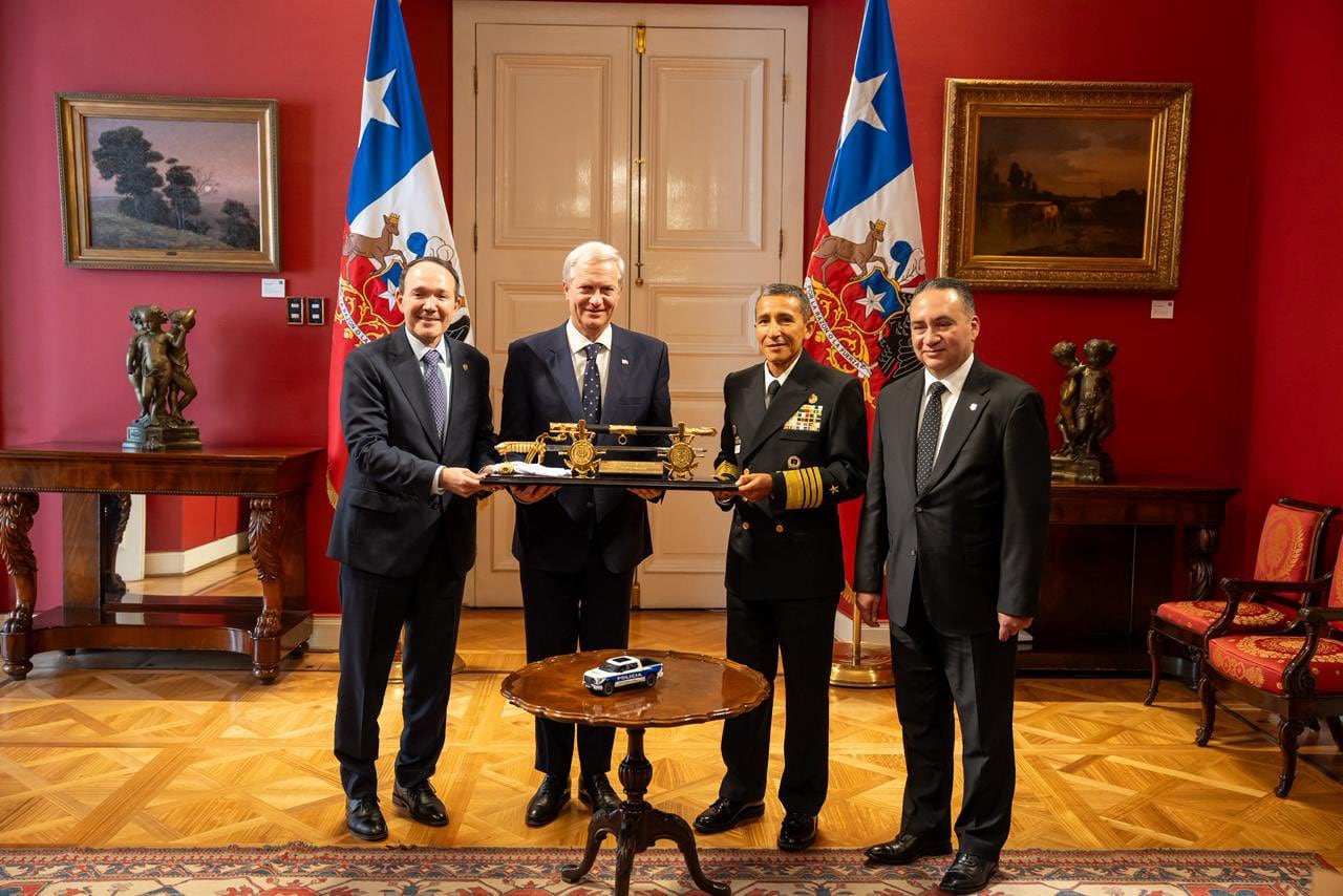 José Antonio Kast posó junto a Rodolfo Delgado, Gustavo Villatoro y René Merino Monroy en el encuentro sobre seguridad, justicia y cooperación bilateral entre Chile y El Salvador. (Cortesía: Gustavo Villatoro)