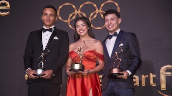 Gabriela Rueda, acompañada de sus