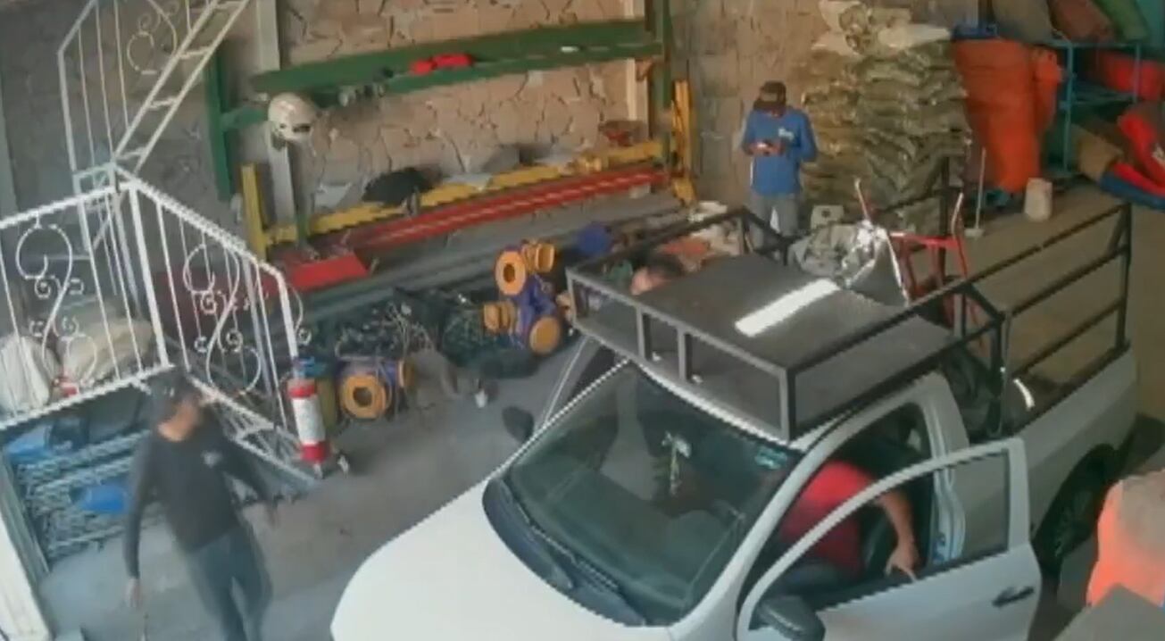 Carlos Joel Rodríguez Enciso y Fernando David Valderrama López, trabajadores de renta de inflables en Jalisco, desaparecieron tras salir de Zapopan a Zapotlanejo el 21 de marzo para una entrega. (Captura de pantalla)