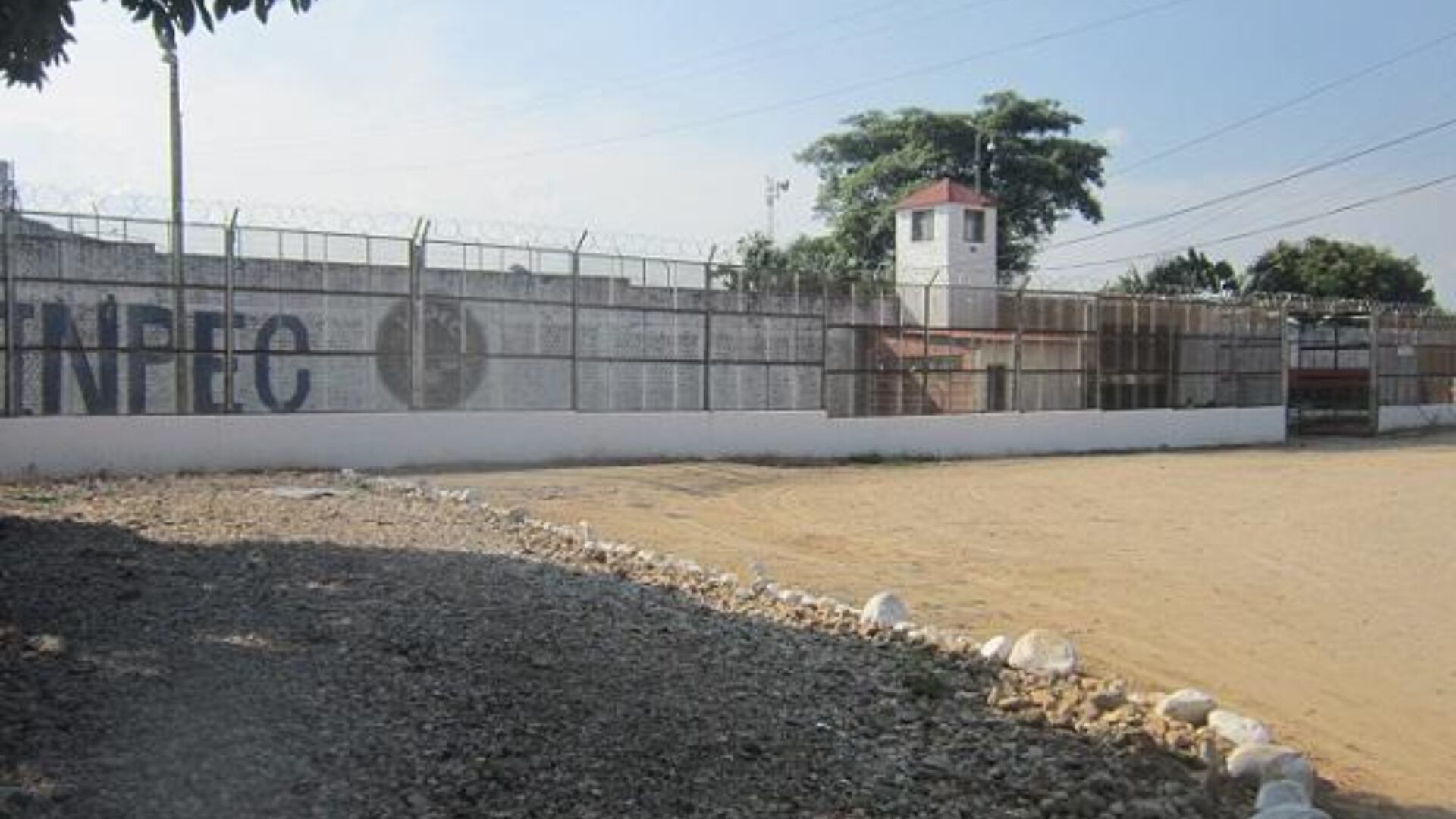 La renuncia del exdirector, motivada por un atentado que cobró la vida de familiares y colegas, ha elevado el nivel de preocupación sobre la seguridad de los servidores públicos en el departamento del Huila - crédito @INPEC_Colombia/X